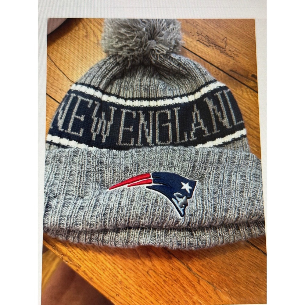 New Era New England Patriots NFL Beanie Gray Knit Pom Cuffed Hat One Size